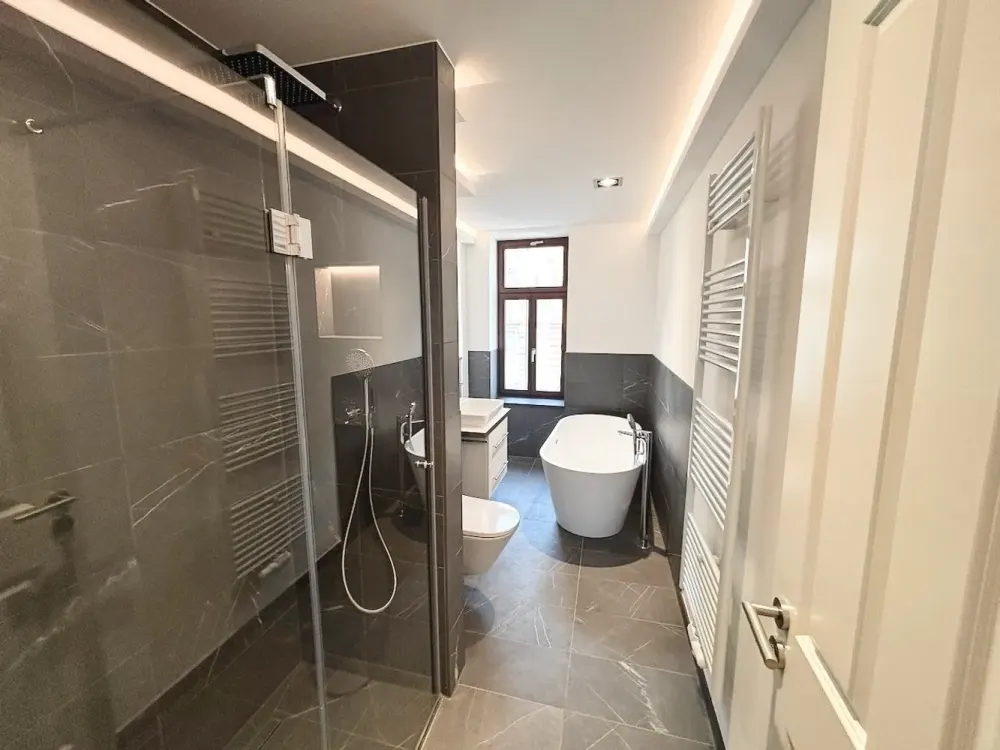 Stylish! + First occupancy with elevator + Balcony + Parquet + Underfloor heating + Bathtub & Shower + LED lighting