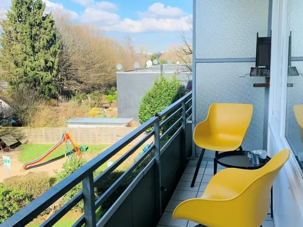 ++ MÖBLIERTES, BARRIEREFREIES APPARTEMENT MIT BALKON UND AUFZUG ++