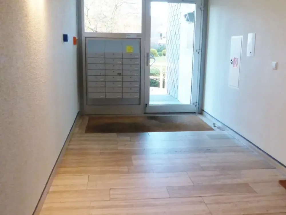 ++ MÖBLIERTES, BARRIEREFREIES APPARTEMENT MIT BALKON UND AUFZUG ++