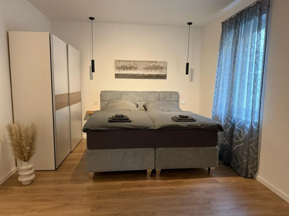 Modern renoviert Wohnung möbliert mit Fußbodenheizung.