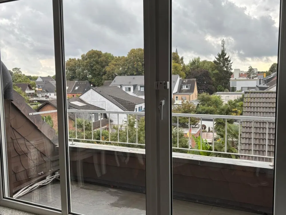 Helle 2-Zimmer-Wohnung mit Einbauküche, Klimaanlage und Balkon