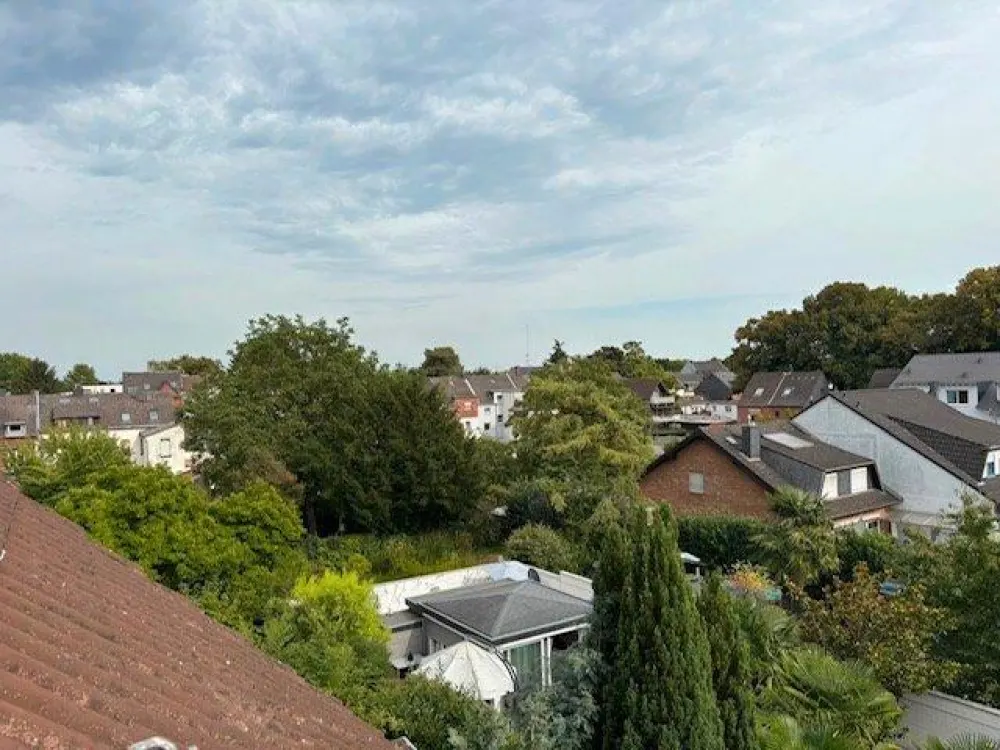 Helle 2-Zimmer-Wohnung mit Einbauküche, Klimaanlage und Balkon