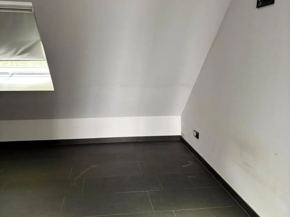 Helle 2-Zimmer-Wohnung mit Einbauküche, Klimaanlage und Balkon