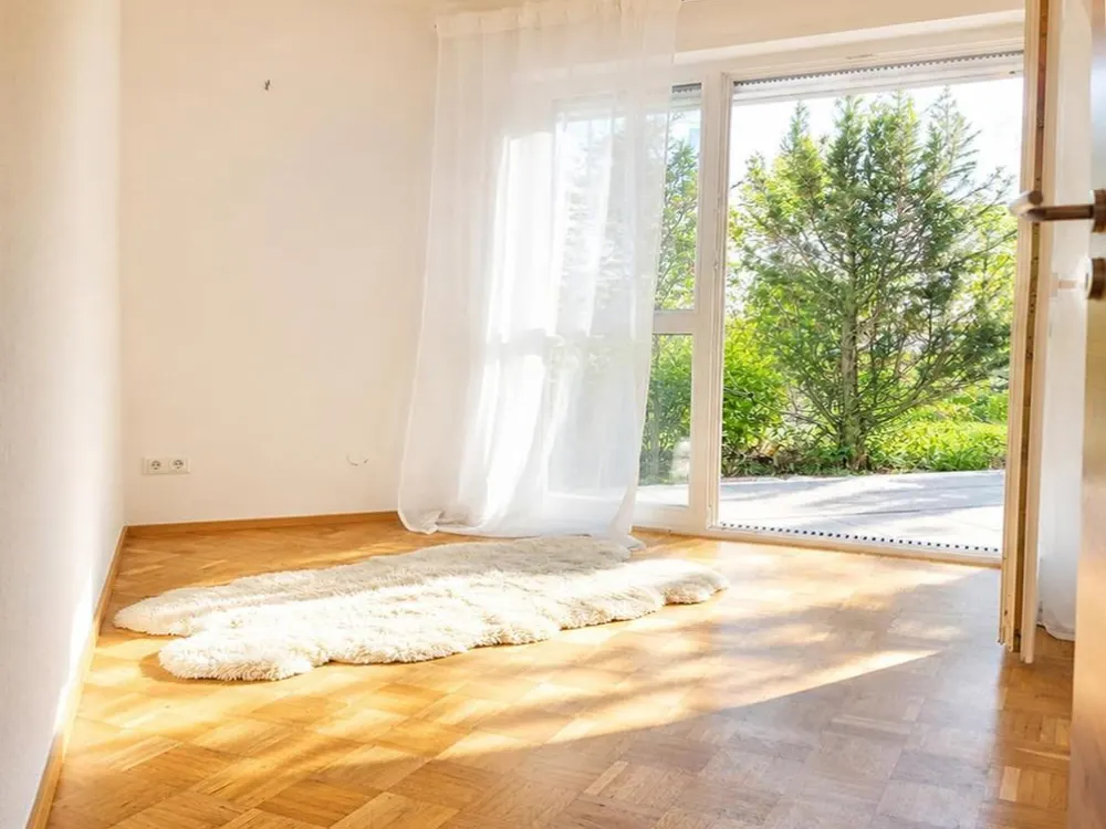 2-Etagen-Wohnung mit 2 Bädern, EBK, Terrasse, Balkon, PV-Anlage & 2 TG-Stellplätze