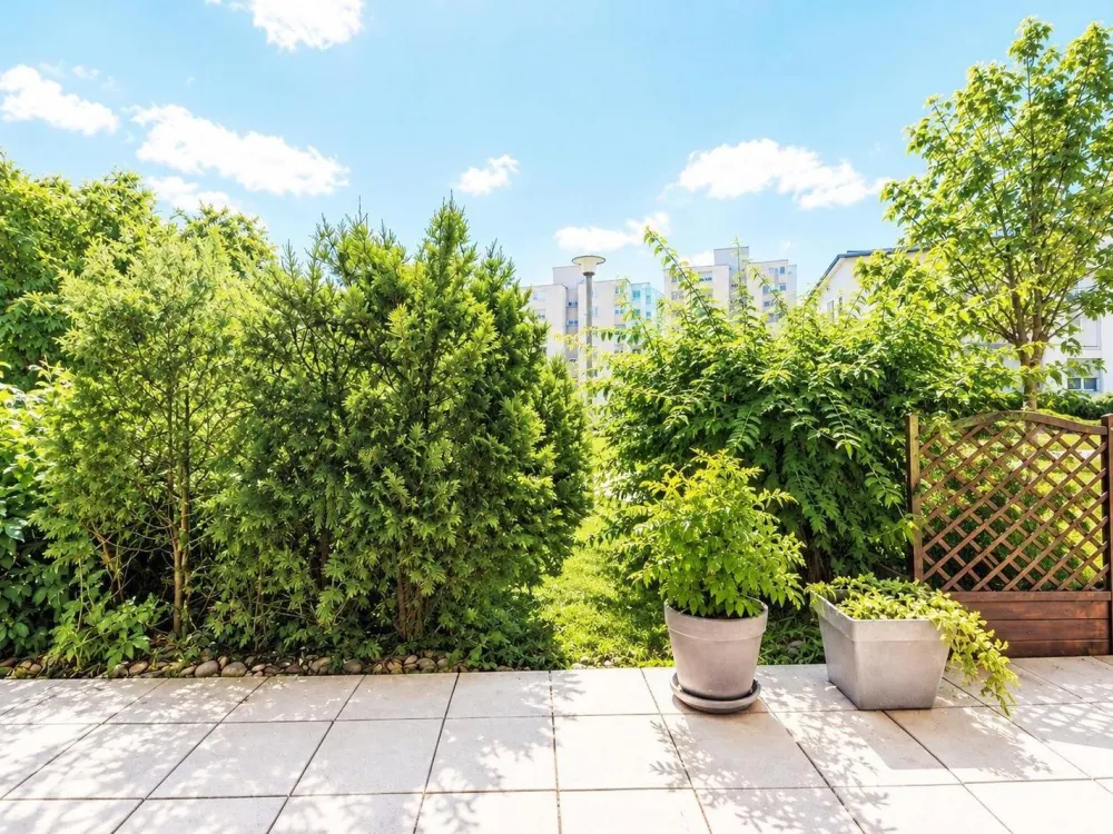 2-Etagen-Wohnung mit 2 Bädern, EBK, Terrasse, Balkon, PV-Anlage & 2 TG-Stellplätze