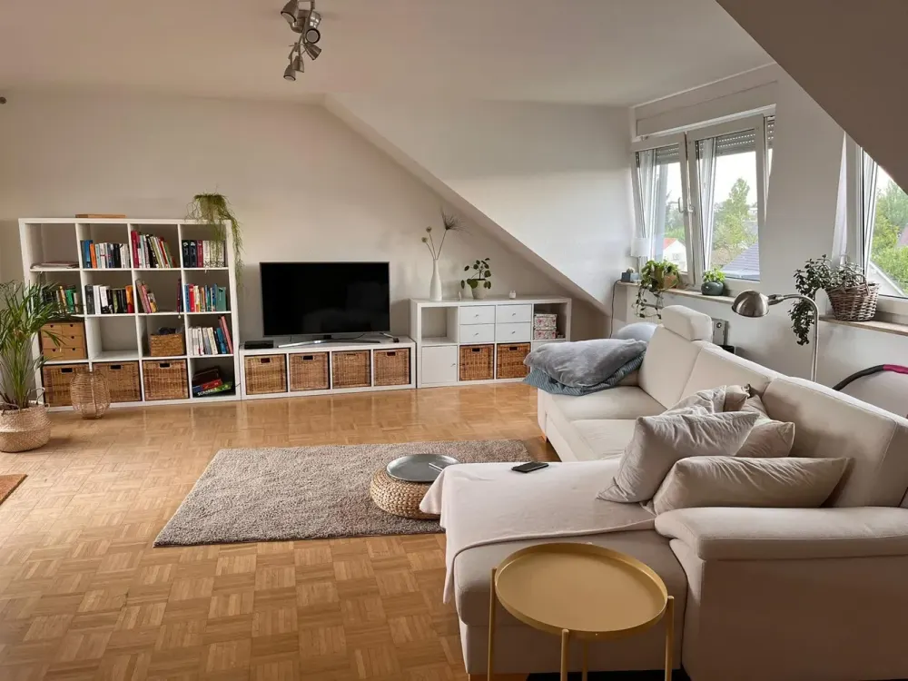 Großzügige, lichtdurchflutete Dachgeschosswohnung mit Dachterrasse