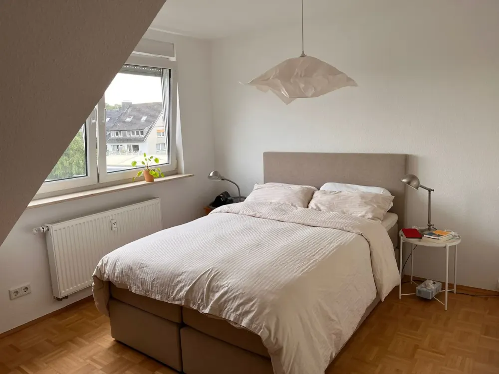 Großzügige, lichtdurchflutete Dachgeschosswohnung mit Dachterrasse