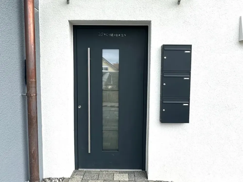 RESERVED * 2.5-Room Attic Apartment with Large Sunny Balcony!*