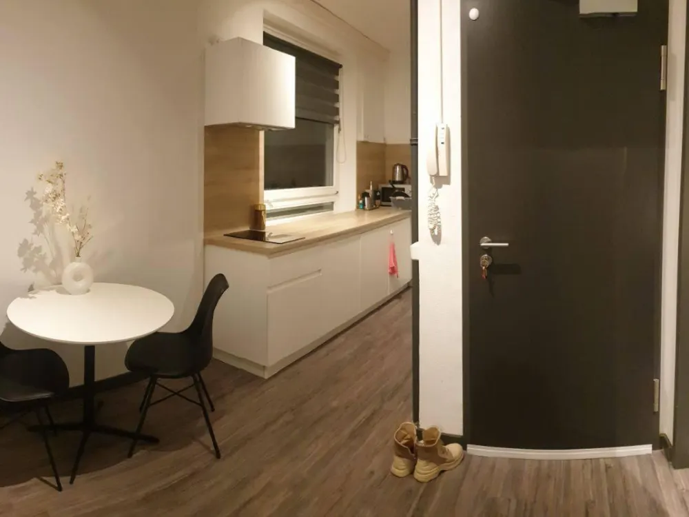 Einzimmerwohnung mit eigener Küche und eigenem Bad