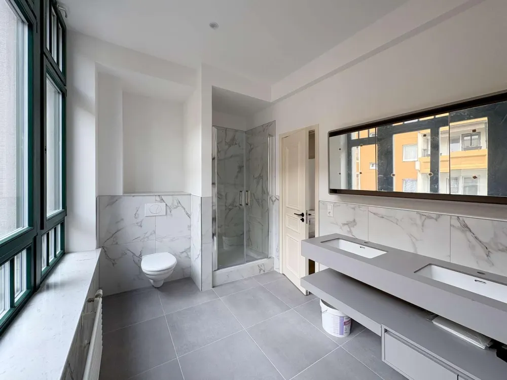 INDUSTRIECHARME NEU GEDACHT // Maisonettewohnung mit Terrasse und Fußbodenheizung