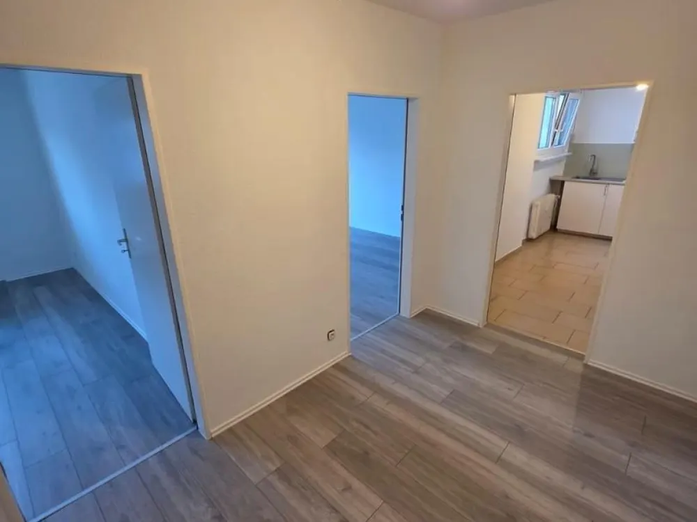 Renovierte 2-Zi-Whg in zentraler Lage von Frankfurt-Bergen Enkheim Stellplatz inklusive