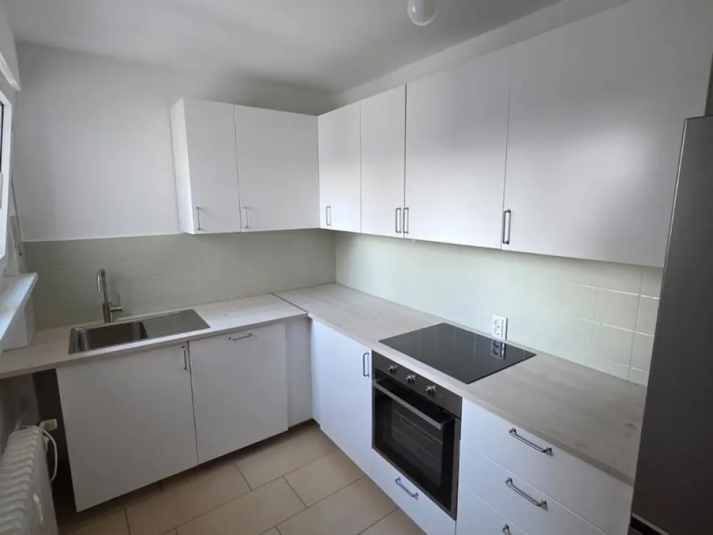 Renovierte 2-Zi-Whg in zentraler Lage von Frankfurt-Bergen Enkheim Stellplatz inklusive