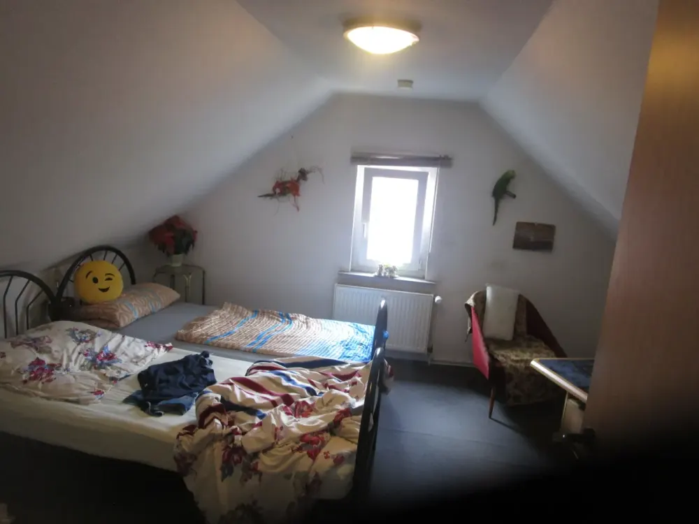 Living in a Small 2-Room Attic Apartment in Hannover-Wülfel