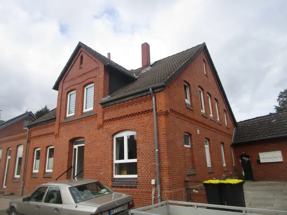 Living in a Small 2-Room Attic Apartment in Hannover-Wülfel