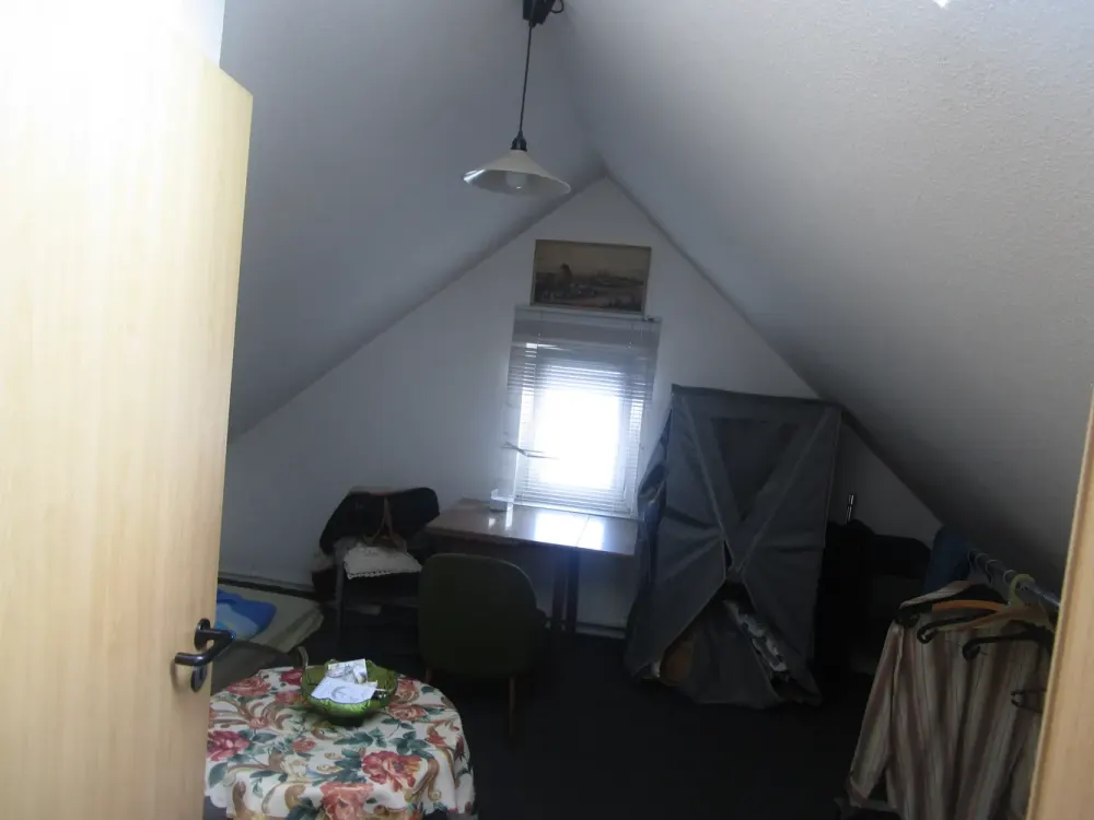 Living in a Small 2-Room Attic Apartment in Hannover-Wülfel