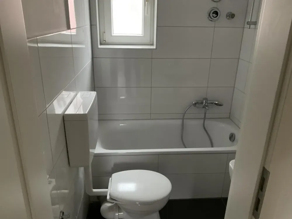 Toller Grundriss, prima Wohnung: 2-Zimmer mit Balkon und neuem Laminatboden in Wetter Altwetter