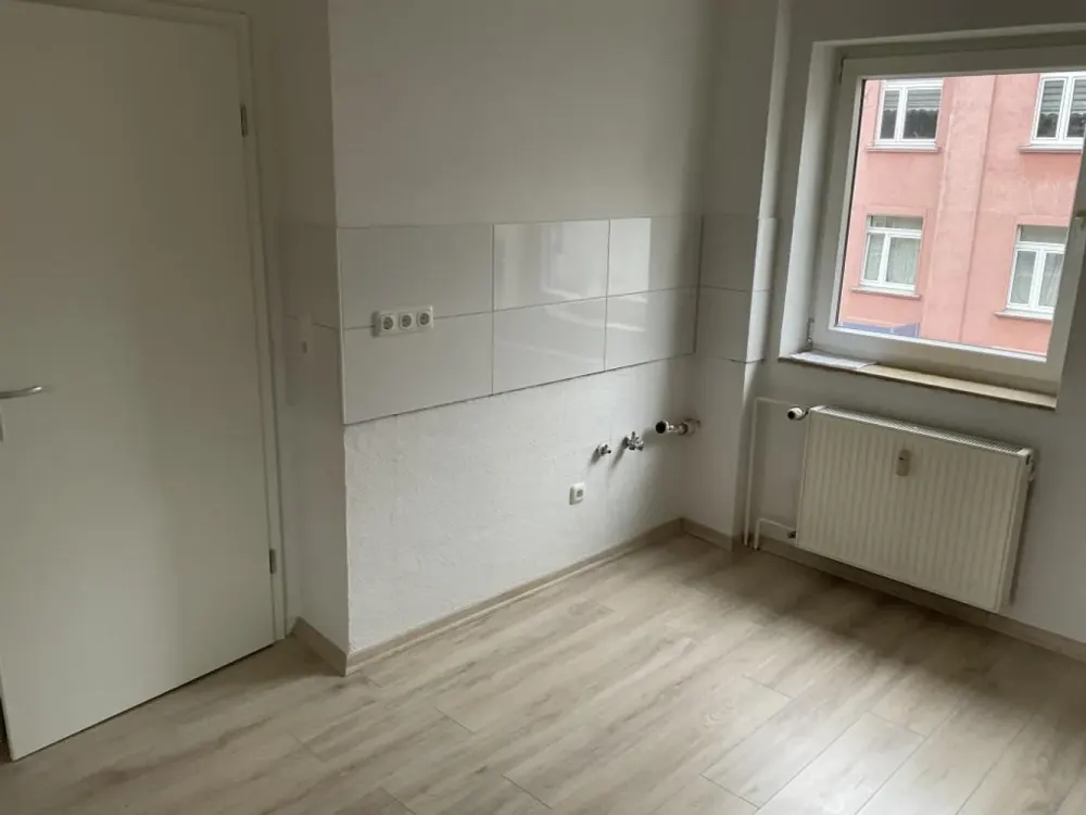 Toller Grundriss, prima Wohnung: 2-Zimmer mit Balkon und neuem Laminatboden in Wetter Altwetter