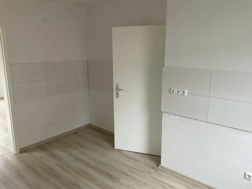 Toller Grundriss, prima Wohnung: 2-Zimmer mit Balkon und neuem Laminatboden in Wetter Altwetter
