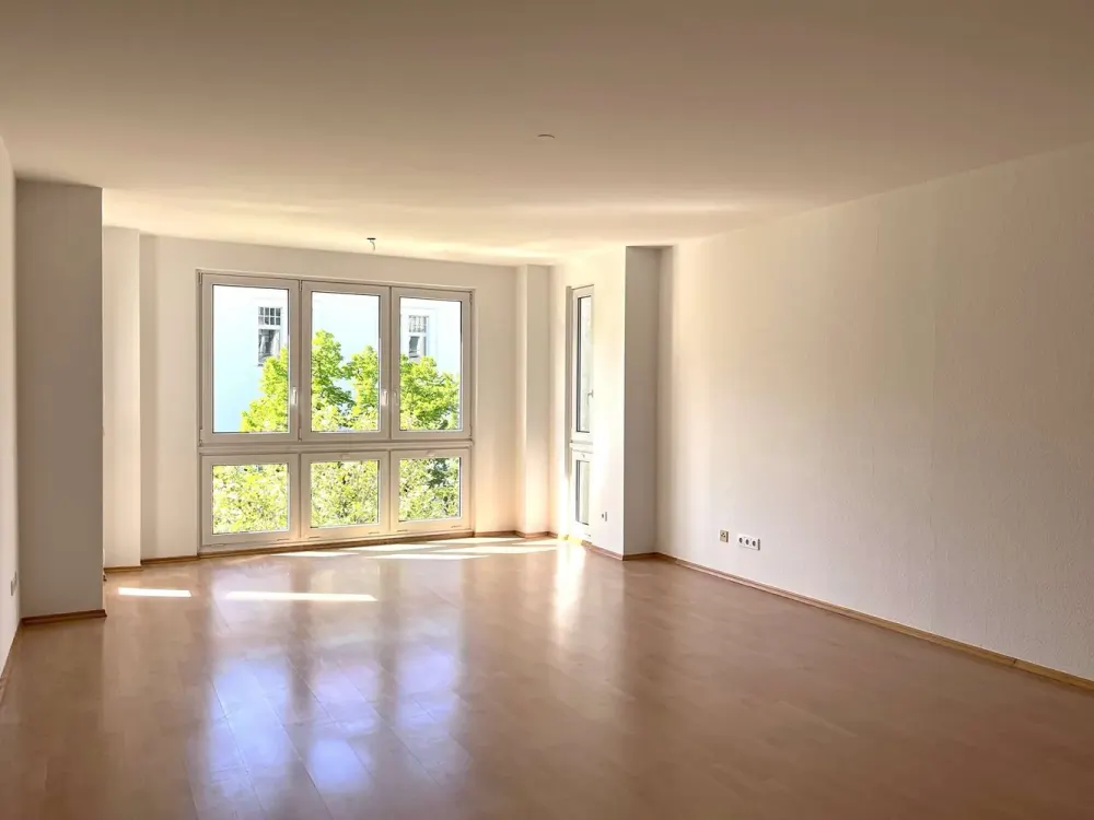 Urbanes Wohnen mit Flair, Helle Wohnung mit Balkon im Herzen der Stadt