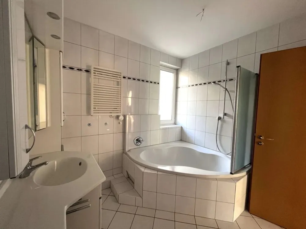 Urbanes Wohnen mit Flair, Helle Wohnung mit Balkon im Herzen der Stadt