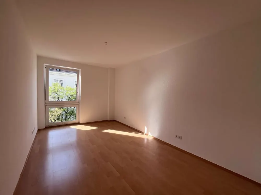Urbanes Wohnen mit Flair, Helle Wohnung mit Balkon im Herzen der Stadt