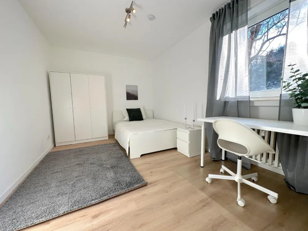 Möbilierte Zimmer frei in moderner WG, Weißkirchener Weg 39, Frankfurt