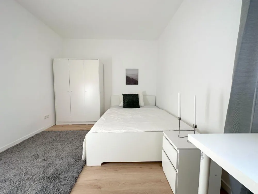 Möbilierte Zimmer frei in moderner WG, Weißkirchener Weg 39, Frankfurt