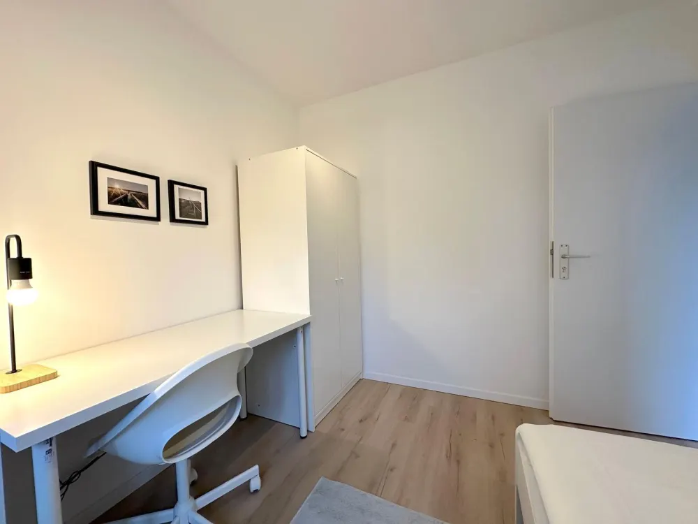 Möbilierte Zimmer frei in moderner WG, Weißkirchener Weg 39, Frankfurt