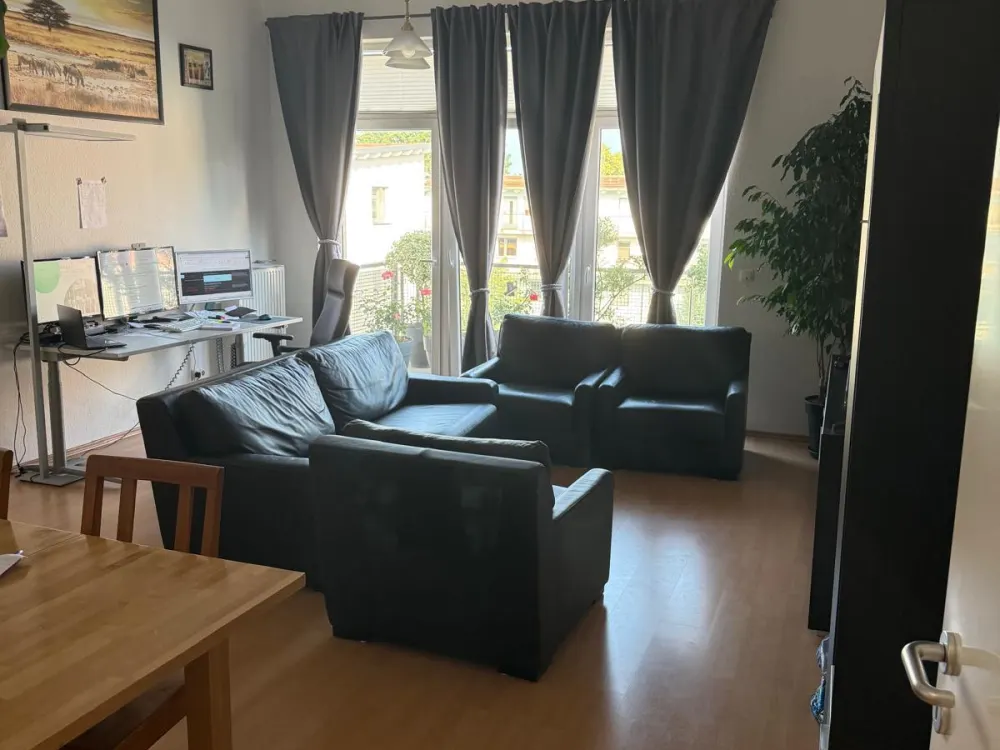 Helle 4-Zimmer-Wohnung mit Balkon und Keller in ruhiger Lage