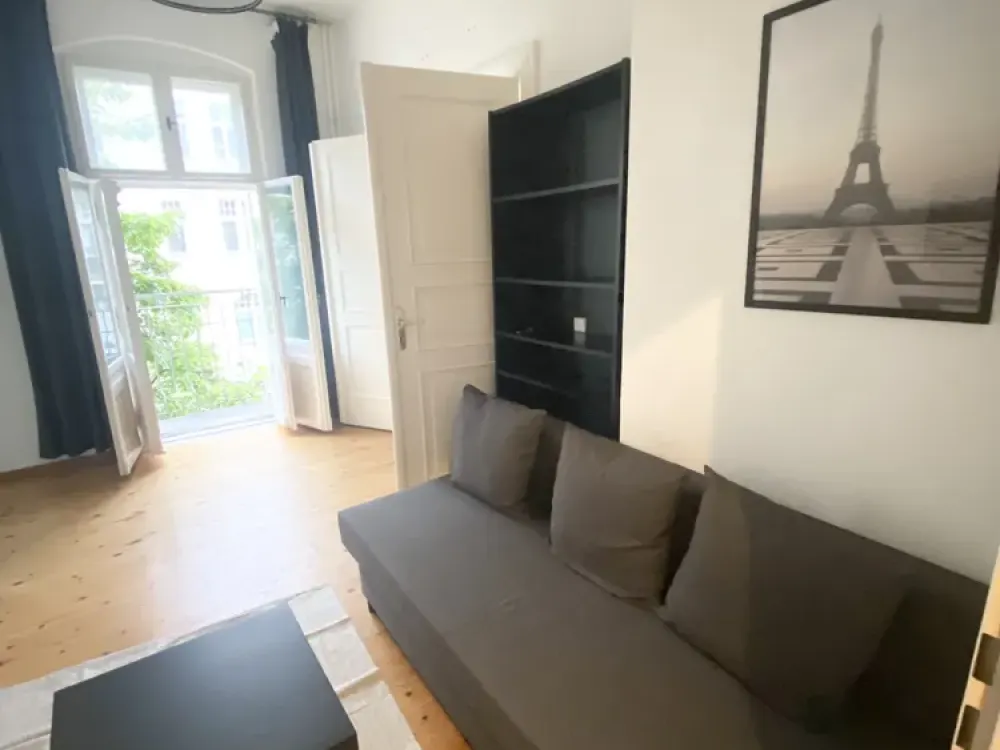 Möbliertes Wohnen im Prenzlauer Berg: Zentrale Altbauwohnung+Balkon+Aufzug bei Schönhauser Allee