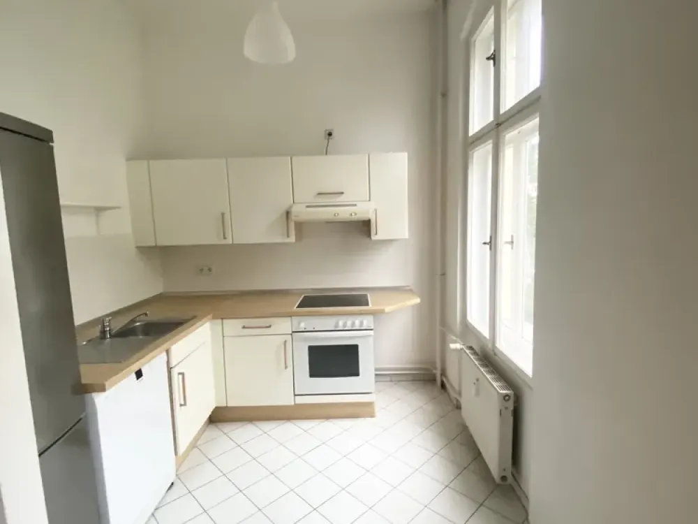 Möbliertes Wohnen im Prenzlauer Berg: Zentrale Altbauwohnung+Balkon+Aufzug bei Schönhauser Allee