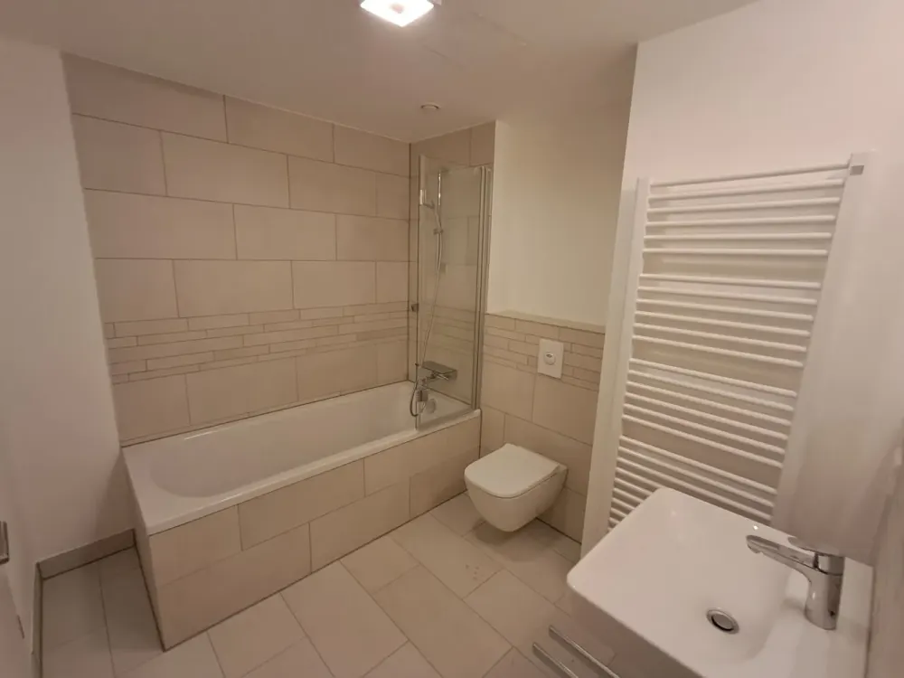 Geräumige 2-Zimmerwohnung im 4. OG mit Loggia und Stellplatz in Bahrenfeld!