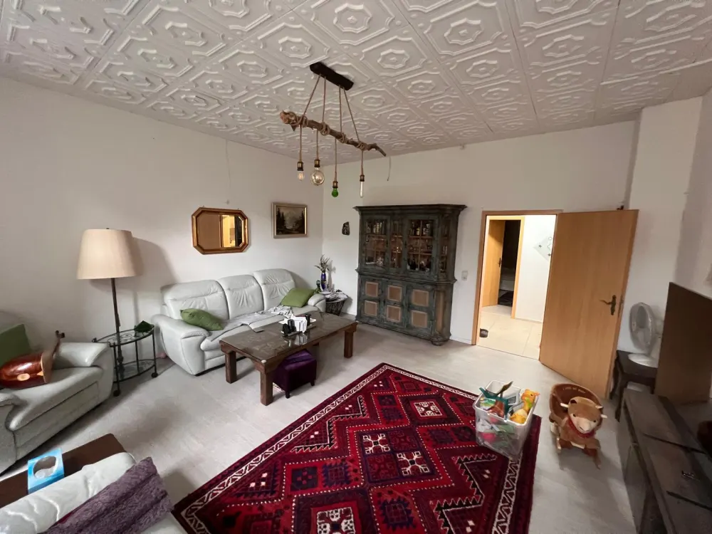 Helle 3-Zimmer-Wohnung (ca. 80 m²) mit Balkon in zentraler Lage