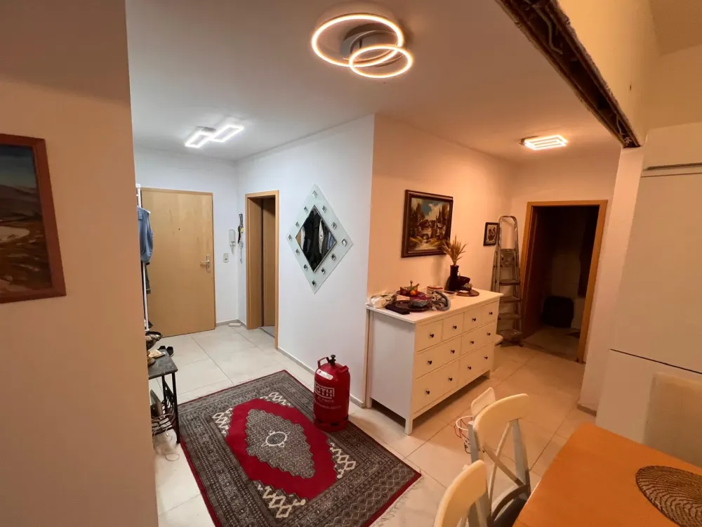 Helle 3-Zimmer-Wohnung (ca. 80 m²) mit Balkon in zentraler Lage