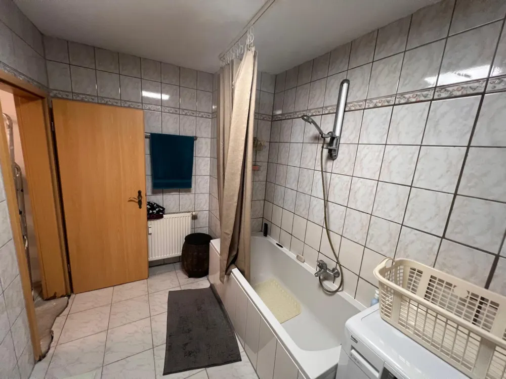 Helle 3-Zimmer-Wohnung (ca. 80 m²) mit Balkon in zentraler Lage