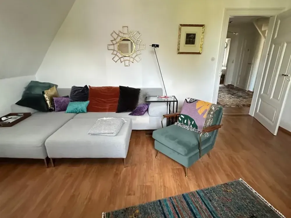 Wohnen mit Charakter: 4-Zimmer-Dachgeschosswohnung in Oberursel