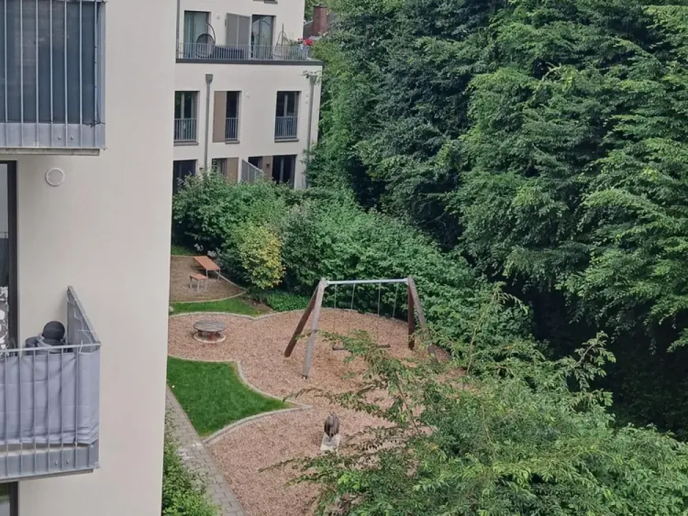 Vier-Zimmer-Wohnung mit Balkon, Aufzug & Fußbodenheizung in Hamburg