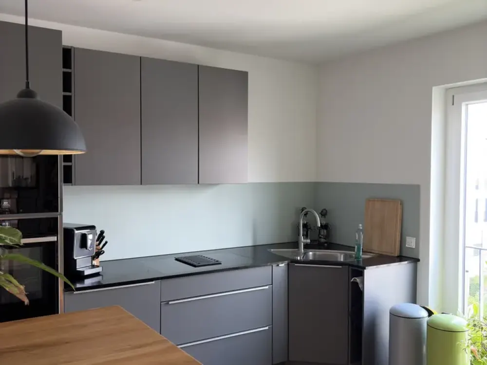 helle 3-Zimmer Wohnung mit zwei Bädern, Balkon, Lodgia und Stellplatz mit Wallbox