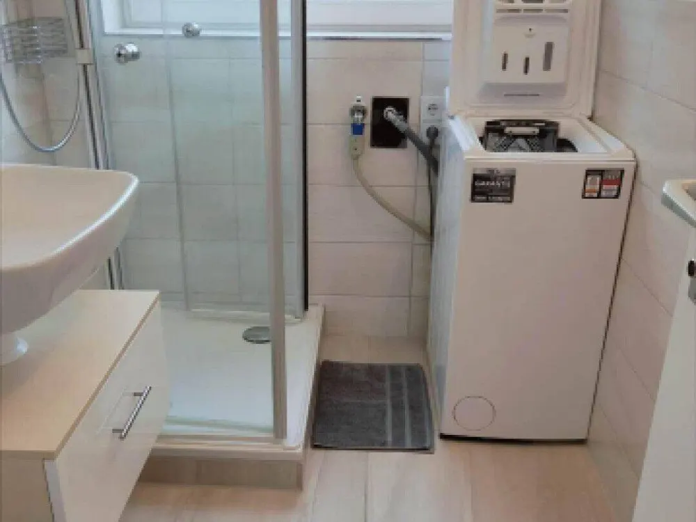 helle gemütliche 2 Zi wohnung, Balkon, EBK,