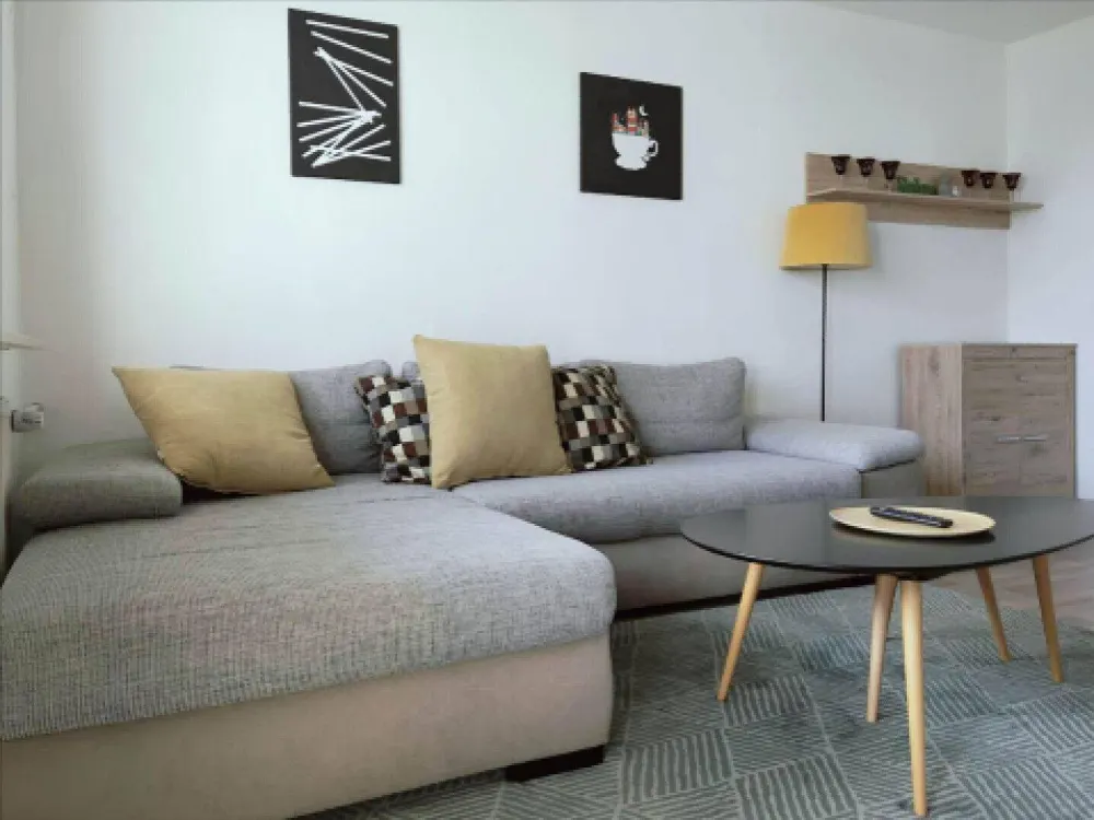 helle gemütliche 2 Zi wohnung, Balkon, EBK,
