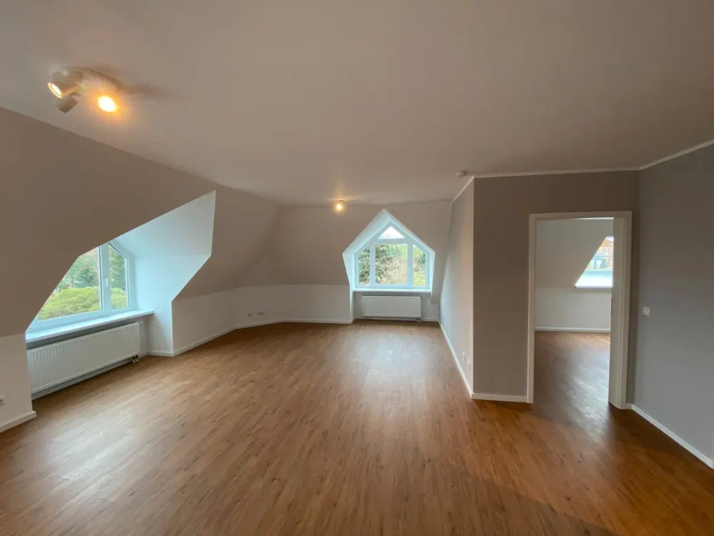 2 Zimmer Wohnung mit Einbauküche und 2 Stellplätzen