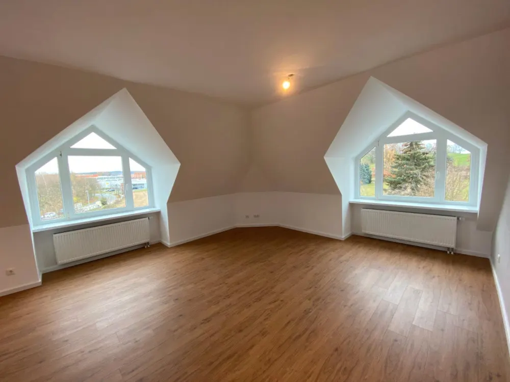 2 Zimmer Wohnung mit Einbauküche und 2 Stellplätzen