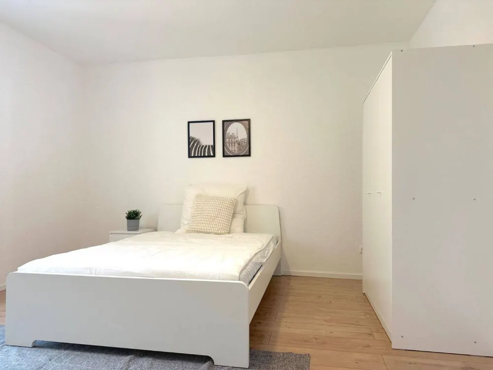 ?? Drei möblierte Zimmer frei in moderner 4er-WG - Wasgaustraße 47, Frankfurt am Main!