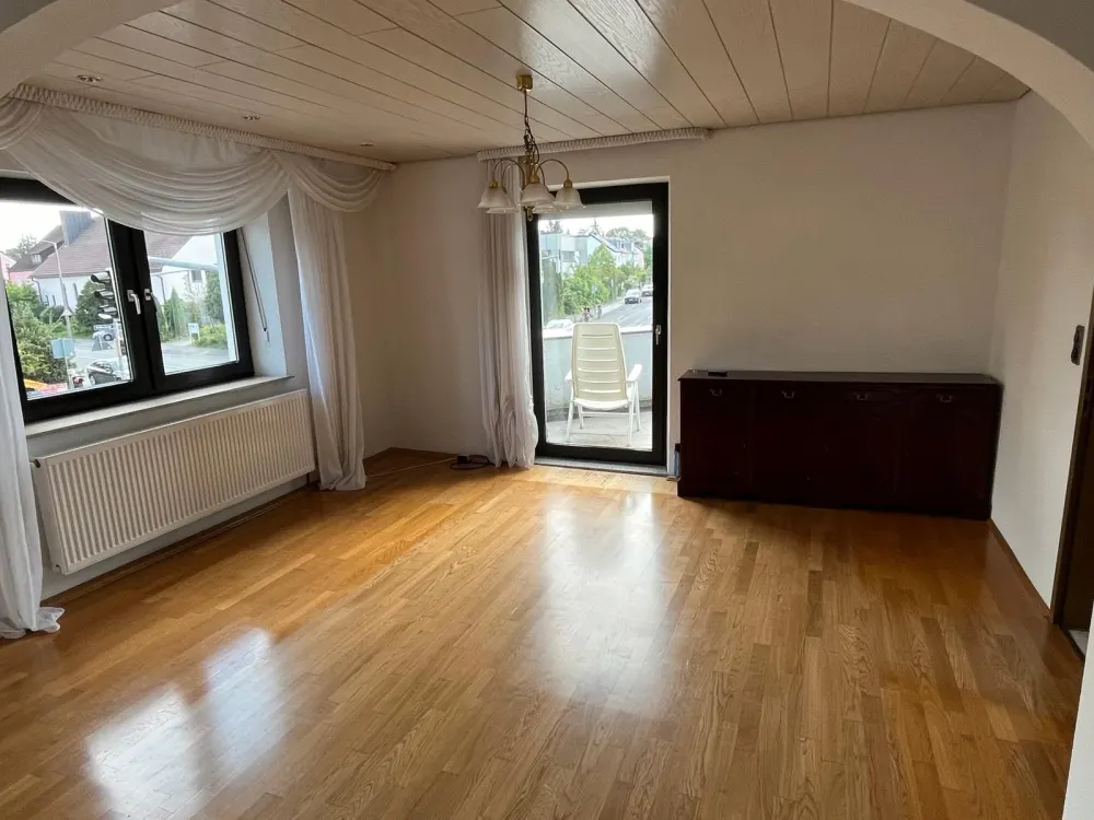 Helle 3 (nach Absprache evtl. 4) Zimmerwohnung