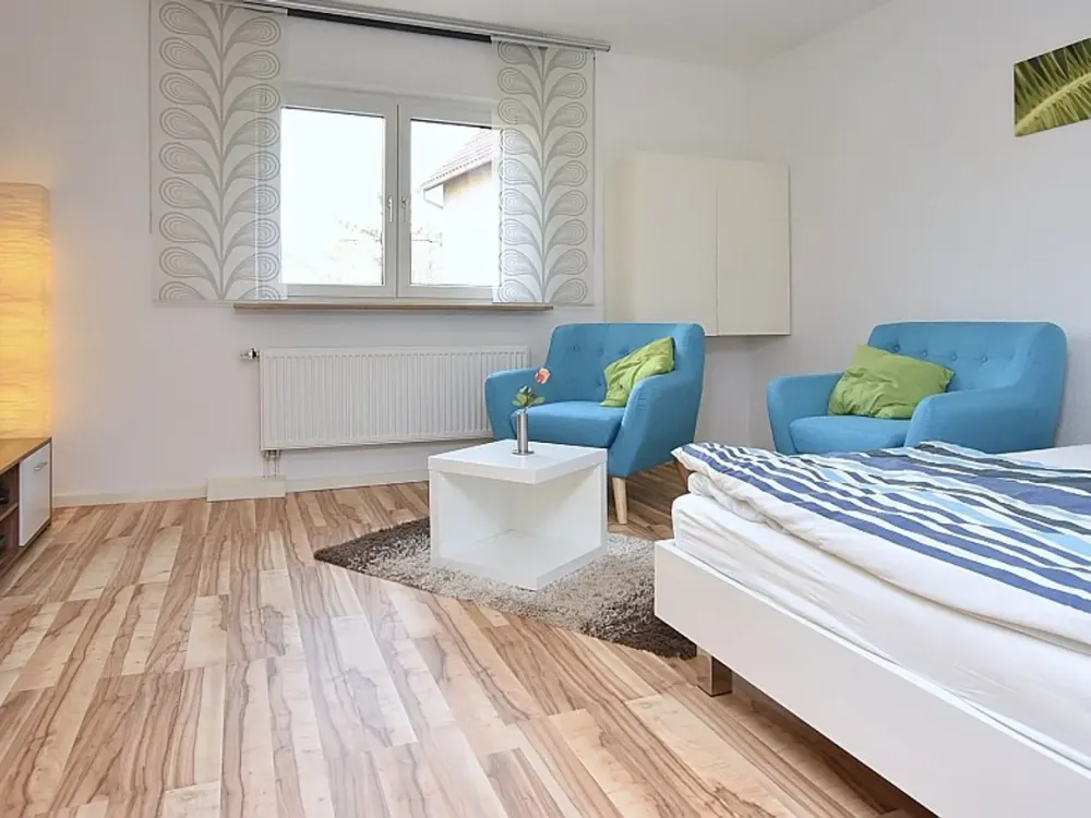 2-Zimmer-Maisonette mit eigener Terrasse, nur 2 Minuten zur U15