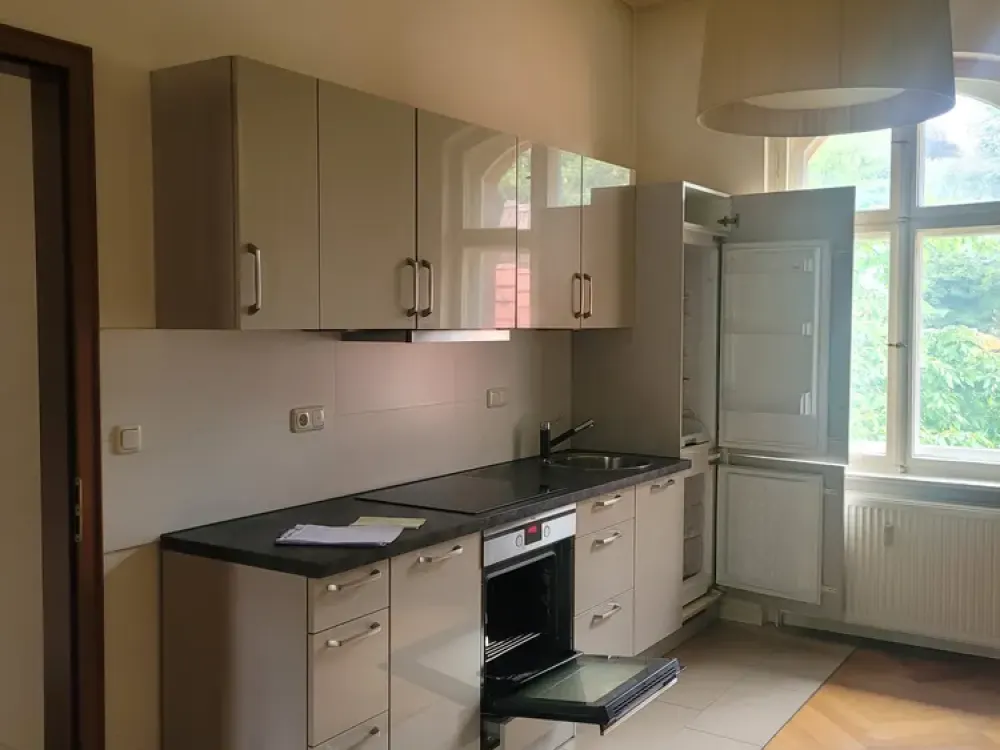 Wannsee-Wohnung mit Stil: 2-Zimmer-Domizil mit Balkon und Gartenterrasse in Villa