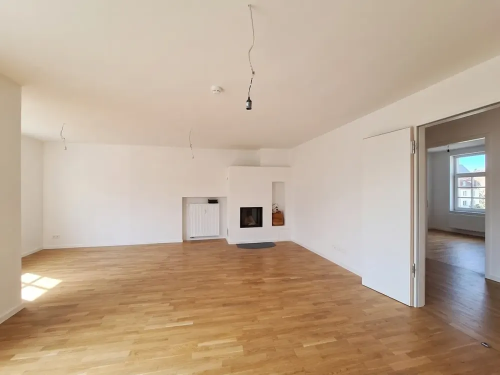Spacious Floor Apartment for Rent with Balcony in Leipzig Center - Wentzel Dr.