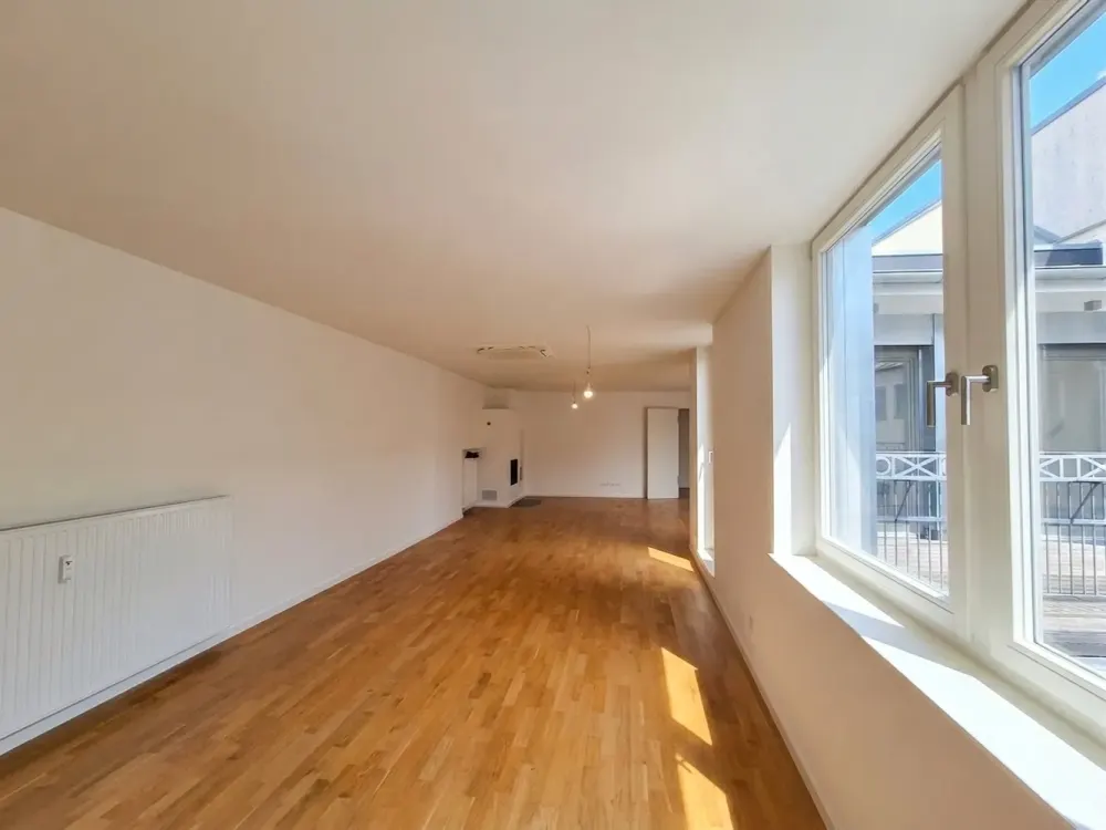 Spacious Floor Apartment for Rent with Balcony in Leipzig Center - Wentzel Dr.