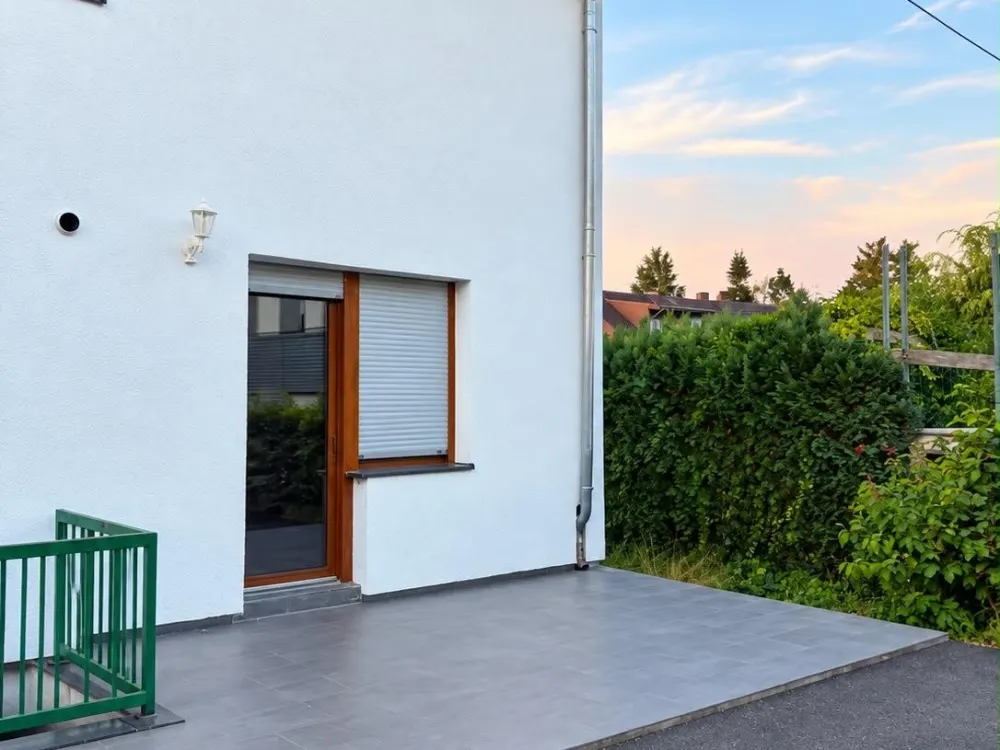 3-room apartment with balcony, terrace, and parking space in Schwalbach -Elm