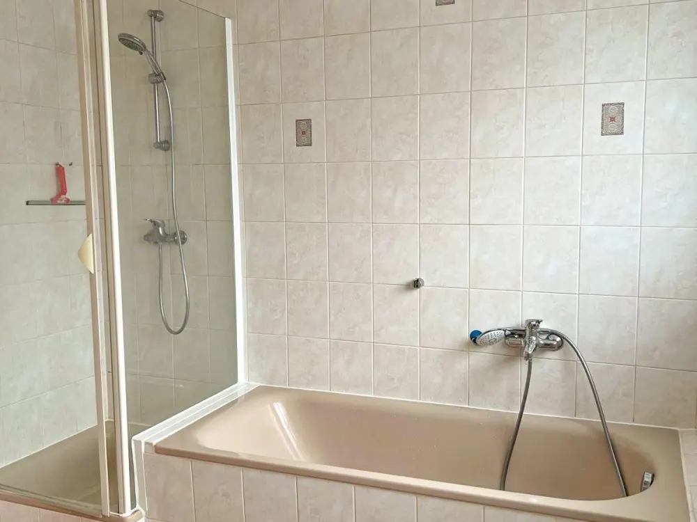 3-room apartment with balcony, terrace, and parking space in Schwalbach -Elm